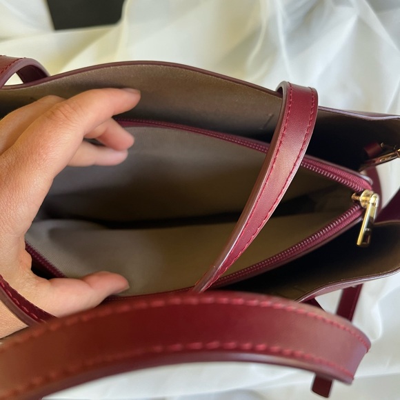 Furla Red Shoulder Bag Elegant Leather Design - Picture 10 of 12